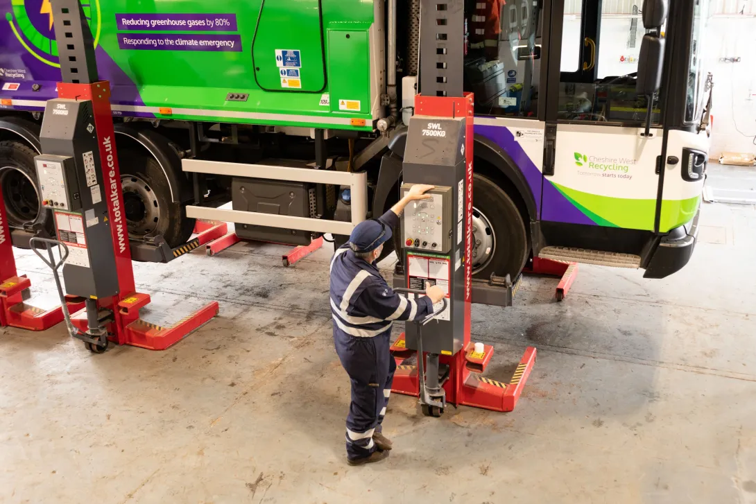 CWR hgv on vehicle lift